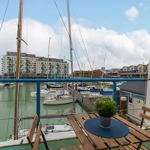 On The Water With Free Parking - By My Getaways Apartment